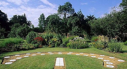 [ A layout at 'Westacre Gardens', Norfolk, UK ]